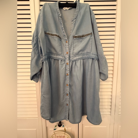 Zara Tencel denim shirt dress with beaded accents on the front pockets - Picture 2 of 6